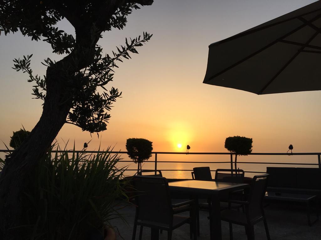 L'Hotel De Mon Pere Byblos ภายนอก รูปภาพ